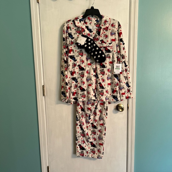 NWT Minky Winter Pajama Set with Socks, Dog Print, Women’s Jammies L - Picture 1 of 9